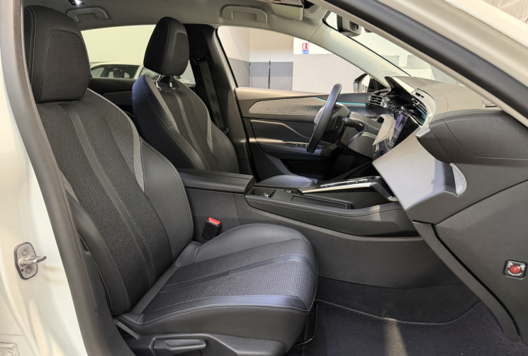 Peugeot 308 1,5 HDI 130 ALLURE PACK EAT8 - Entretien complet Peugeot