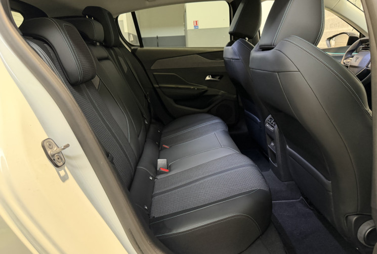 Peugeot 308 1,5 HDI 130 ALLURE PACK EAT8 - Entretien complet Peugeot