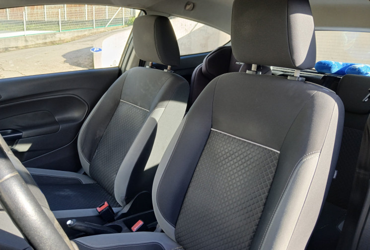 Ford Fiesta VI Phase 2 3 portes 1.25 i 16V EDITION 