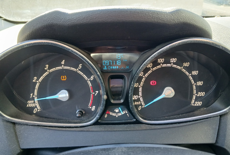 Ford Fiesta VI Phase 2 3 portes 1.25 i 16V EDITION 