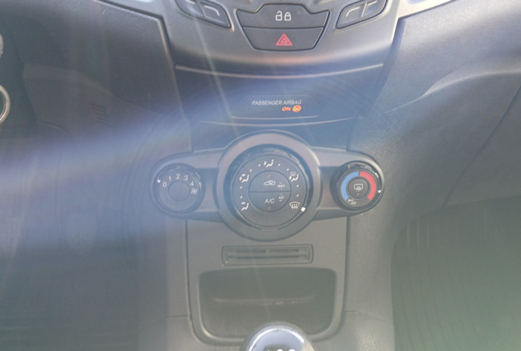 Ford Fiesta VI Phase 2 3 portes 1.25 i 16V EDITION 