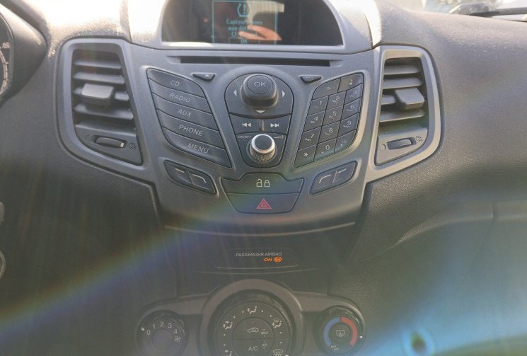 Ford Fiesta VI Phase 2 3 portes 1.25 i 16V EDITION 