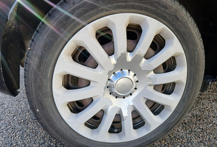 Ford Fiesta VI Phase 2 3 portes 1.25 i 16V EDITION 