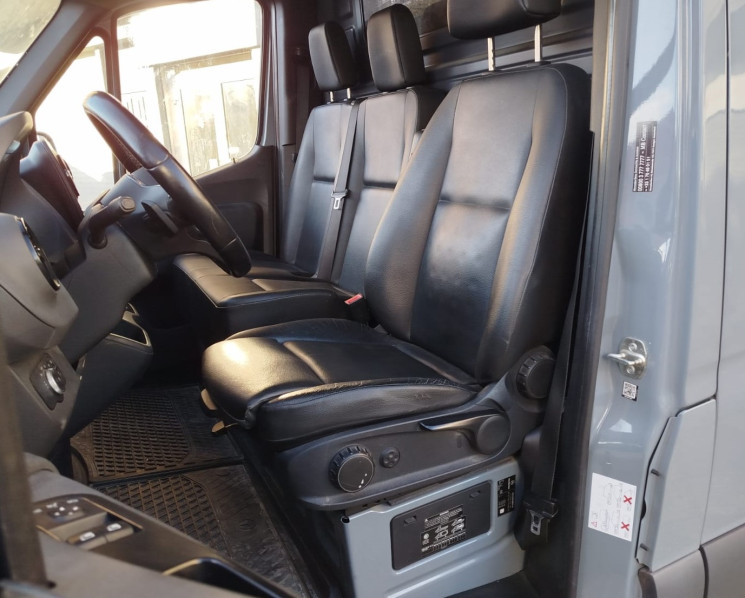 Mercedes Sprinter III 910.623 FWD L1H2 214CDI 2.2 D 16V Fourgon moyen 9G-TRONIC 143 cv Boîte auto