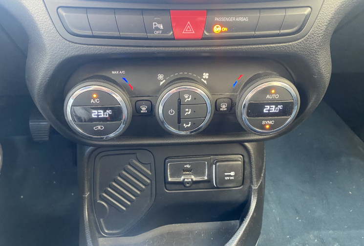 Jeep Renegade LIMITED 1.4 140CH - Clim auto - Bluetooth - Camera - Distrib à jour 