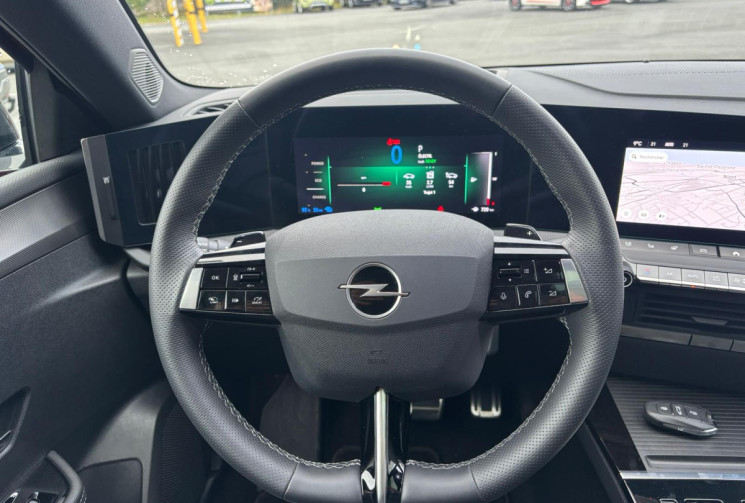 Opel Astra 1.6 HYBRID 225 GS / TOIT OUVRANT / ETAT NEUF / GARANTIE CONSTRUCTEUR JUSQU'EN JUIN 2027