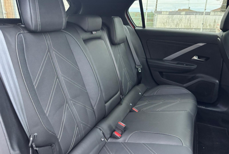 Opel Astra 1.6 HYBRID 225 GS / TOIT OUVRANT / ETAT NEUF / GARANTIE CONSTRUCTEUR JUSQU'EN JUIN 2027