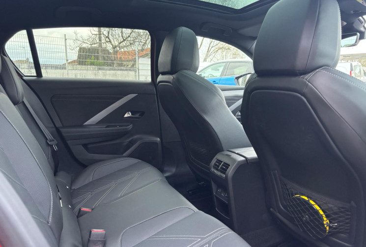 Opel Astra 1.6 HYBRID 225 GS / TOIT OUVRANT / ETAT NEUF / GARANTIE CONSTRUCTEUR JUSQU'EN JUIN 2027