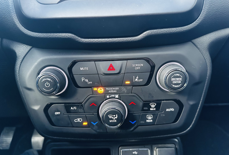 Jeep Renegade 1.0 GSE 120ch Quiksilver Edition Toit panoramique 