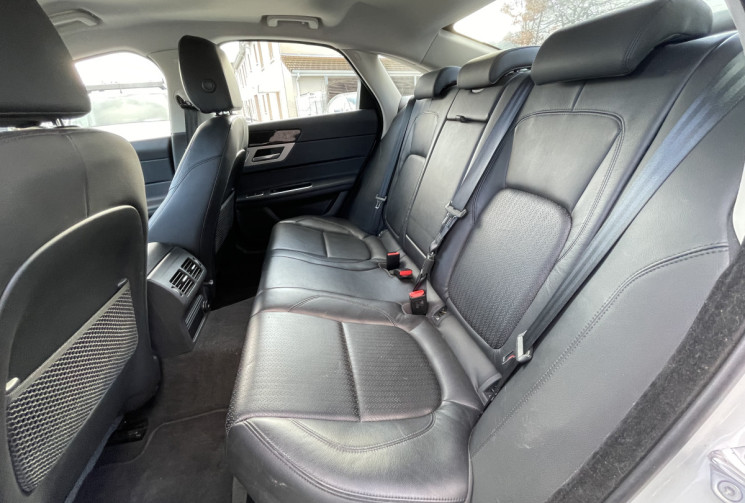 Jaguar XF 2.0 / 180 CH / PRESTIGE 4x4