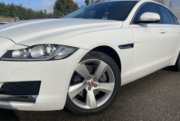 Jaguar XF 2.0 / 180 CH / PRESTIGE 4x4