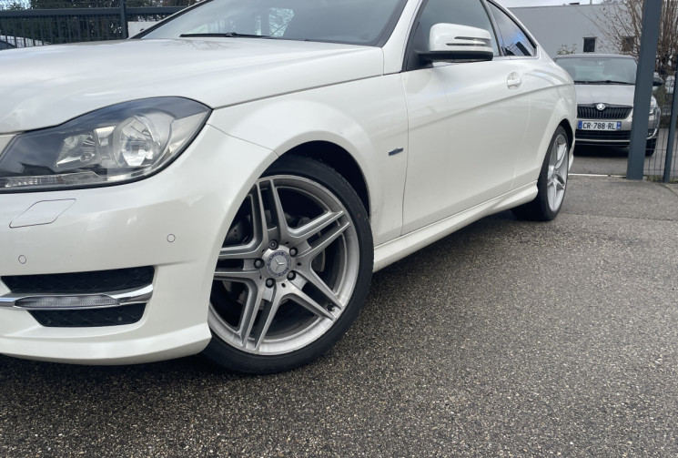 Mercedes Classe C 220D / 170 CH / BLUEFFICIENCY AMG / SUIVI MERCEDES