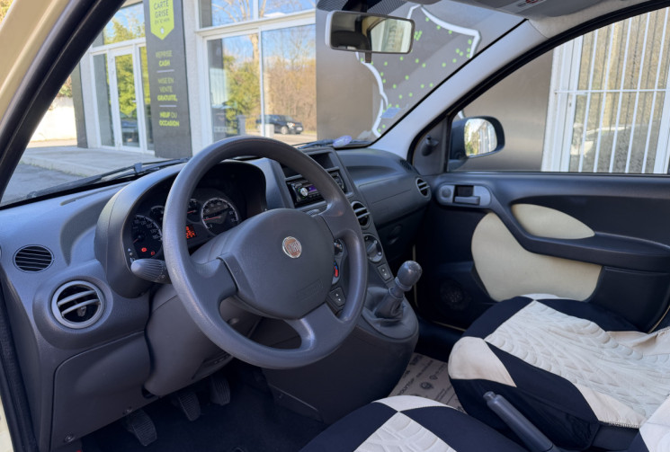 FIAT Panda  II 5P 1.2i 70 * ENTRETIEN + CT + DISTRI + PNEUS OK * GARANTIE 6 MOIS 