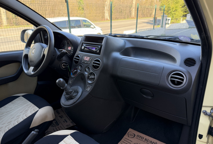 FIAT Panda  II 5P 1.2i 70 * ENTRETIEN + CT + DISTRI + PNEUS OK * GARANTIE 6 MOIS 