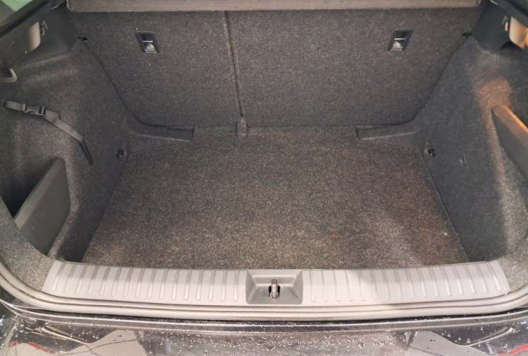 Skoda Kamiq 1.0 TSI EVO 110 YOUNG EDITION Suréquipé - TBE - SUIVI GGE - GARANTIE 12 MOIS