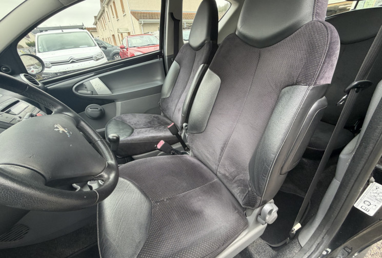 Peugeot 107 1.0 / 68 CH / BLACK EDITION / CLIM 