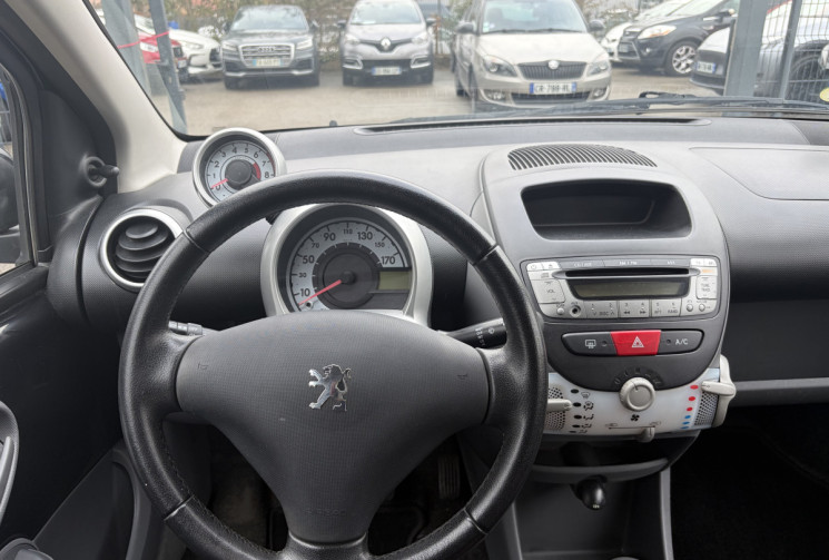 Peugeot 107 1.0 / 68 CH / BLACK EDITION / CLIM 