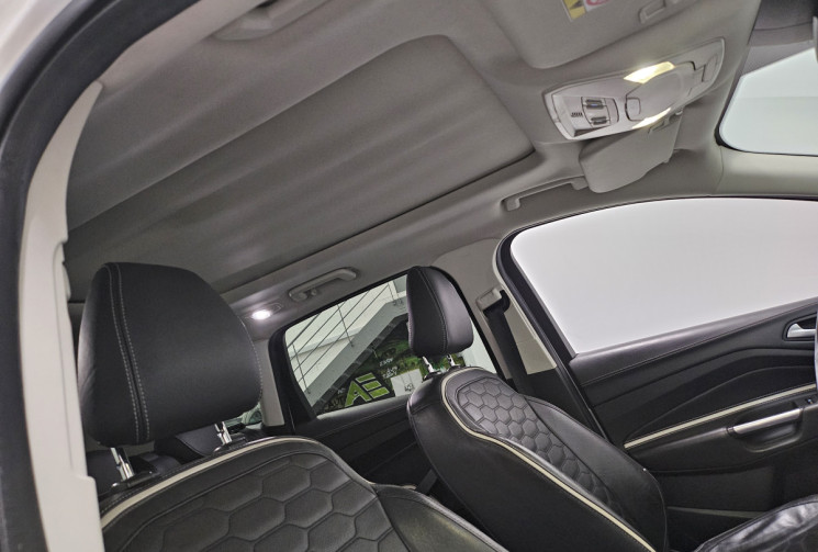 Ford Kuga vignale 2.0 tdci 180 cv 4X4 bva / toit pano