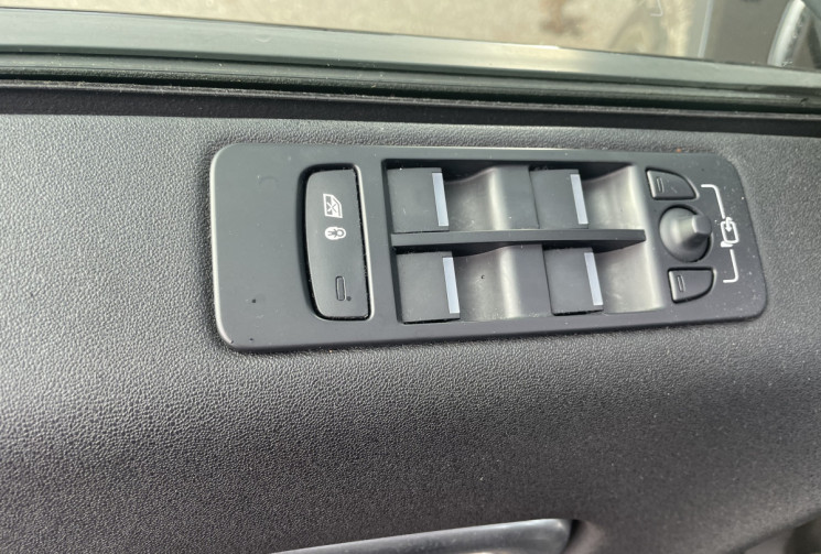 Land-Rover DISCOVERY SPORT  2.0 TD4 SPORT 150 / BOITE AUTO / 7 PLACES / ENTRETIEN LAND ROVER