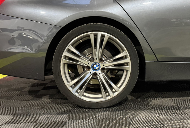 BMW Série 3 330e 252 F30 LCI Luxury + options / première main / entretien BMW complet