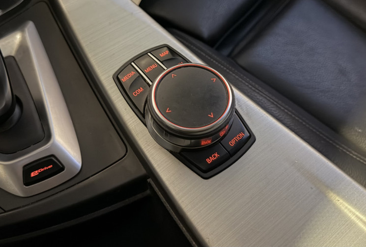 BMW Série 3 330e 252 F30 LCI Luxury + options / première main / entretien BMW complet