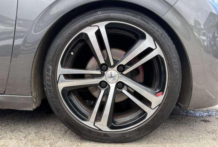 Peugeot 208 1.2 THP 110 GT LINE