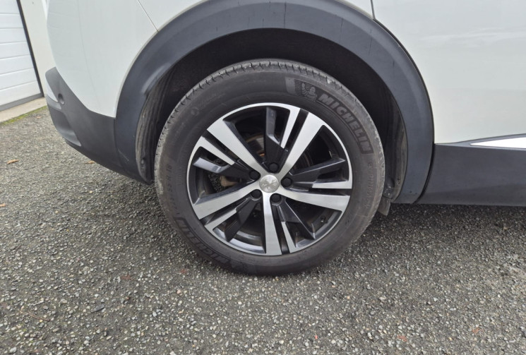 Peugeot 3008 PEUGEOT 3008 1.2130ch BVM6 ALLURE * CARPLAY * CAMERA 360 * SIEGE MEMOIRE *  