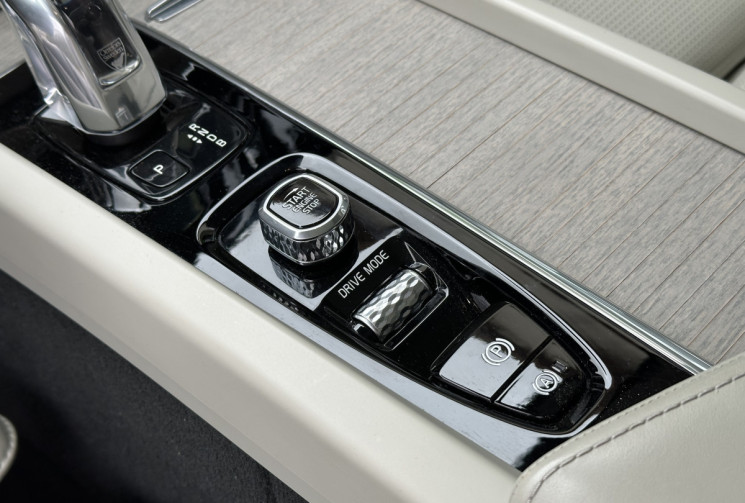 Volvo XC60 T8 TWIN 320+87 PLUG IN AWD GEARTRONIC INSCRIPTION LUXE * FULL ENTRETIEN * GARANTIE 6 MOIS