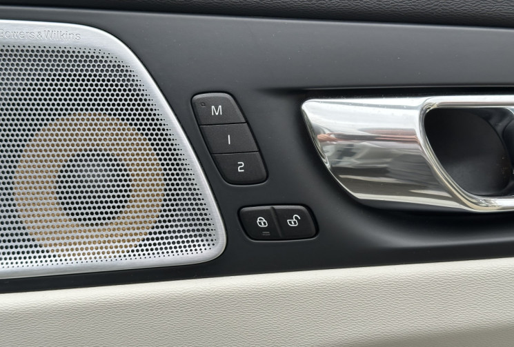 Volvo XC60 T8 TWIN 320+87 PLUG IN AWD GEARTRONIC INSCRIPTION LUXE * FULL ENTRETIEN * GARANTIE 6 MOIS