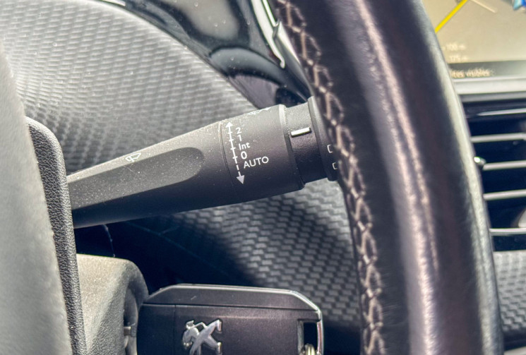 Peugeot 2008 1.2 e-THP 110 ALLURE 1er MAIN HISTORIQUE COMPLET 