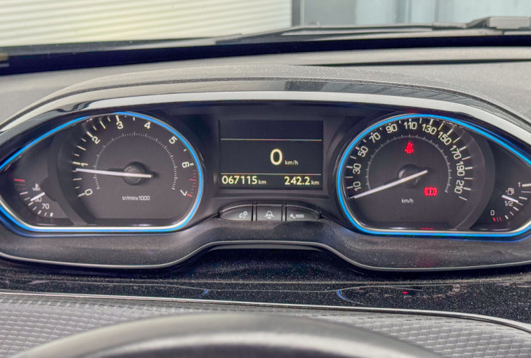 Peugeot 2008 1.2 e-THP 110 ALLURE 1er MAIN HISTORIQUE COMPLET 