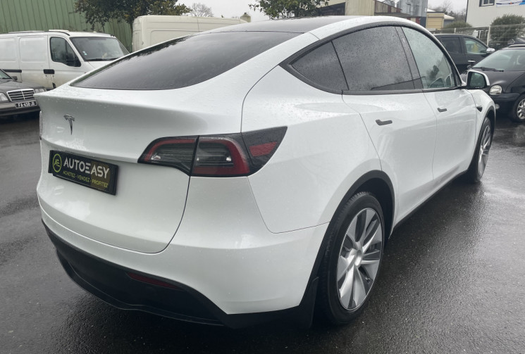 Tesla Model Y Standard RWD Plus MY 2022 + option *Pilote automatique pleine capacité*