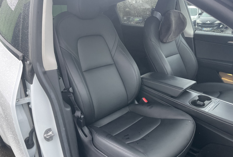 Tesla Model Y Standard RWD Plus MY 2022 + option *Pilote automatique pleine capacité*