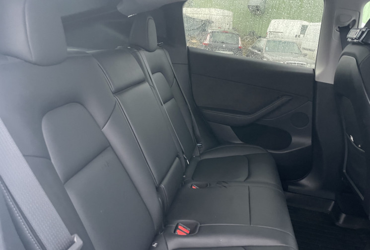 Tesla Model Y Standard RWD Plus MY 2022 + option *Pilote automatique pleine capacité*