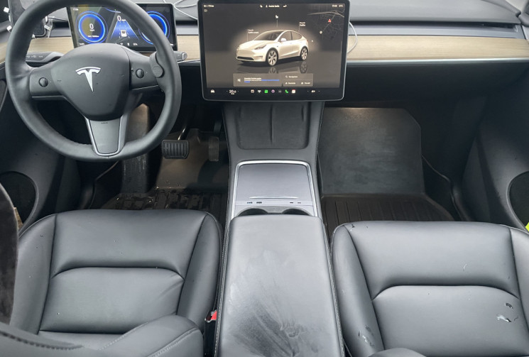 Tesla Model Y Standard RWD Plus MY 2022 + option *Pilote automatique pleine capacité*
