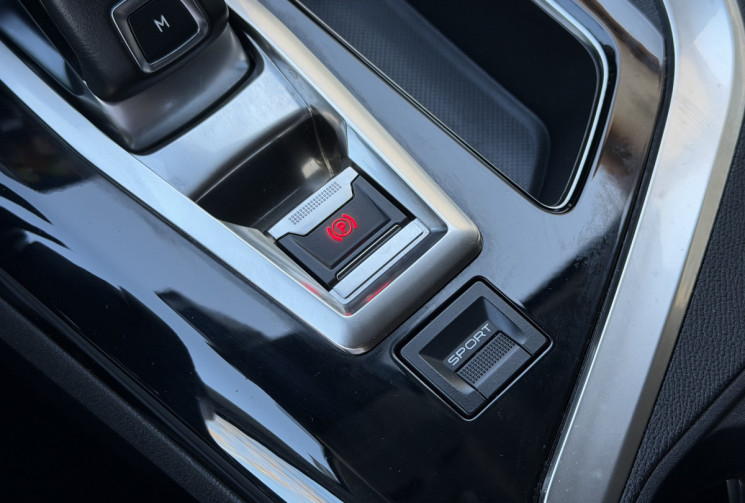 Peugeot 3008 1.5 BLUEHDI 130 ACTIVE EAT8 * 1ERE MAIN * TVA RECUPERABLE * FULL ENTRETIEN * GARANTIE