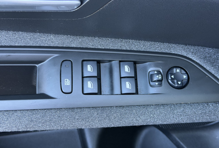 Peugeot 3008 1.5 BLUEHDI 130 ACTIVE EAT8 * 1ERE MAIN * TVA RECUPERABLE * FULL ENTRETIEN * GARANTIE