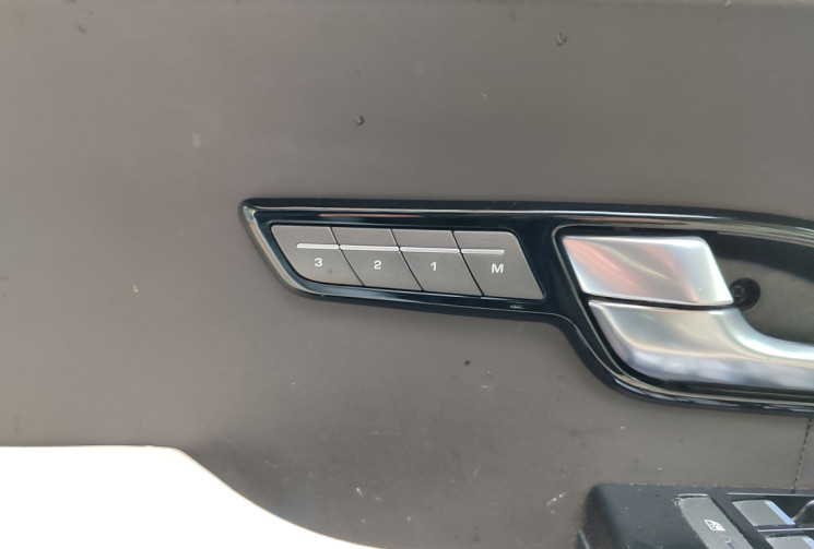 Land-Rover Range Rover Evoque 2.2 SD4 4WD BVA6 190 cv/ PRESTIGE / 1er Main 