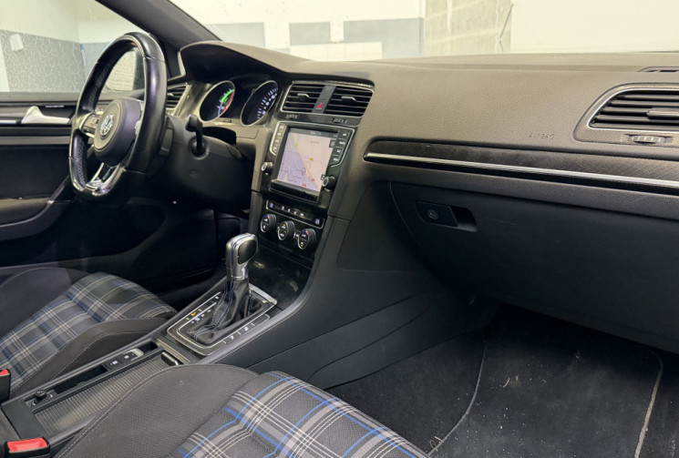 Volkswagen Golf GTE 204 + PACK DRIVE ASSIST II - Première main - Entretien complet VW 