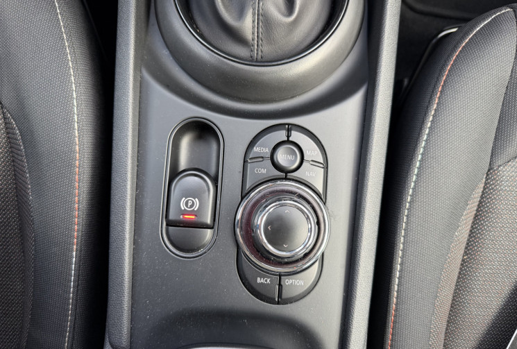 Mini Clubman COOPER F54 BUSINESS DESIGN 136CH BVA7 CARPLAY / CAMERA