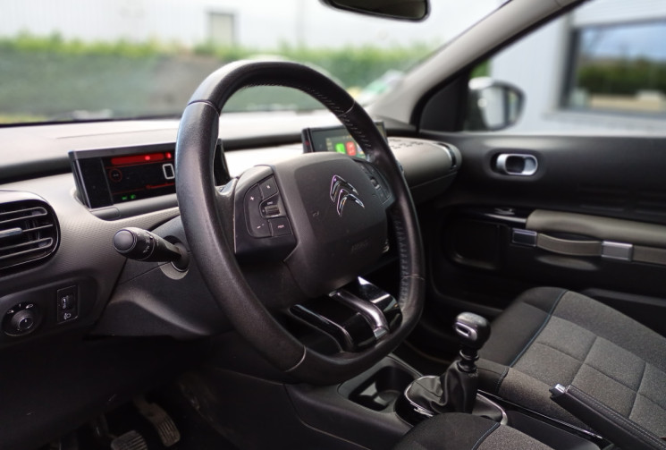 Citroën C4 CACTUS 1.5 Bluehdi 100 ch Shine / Attelage