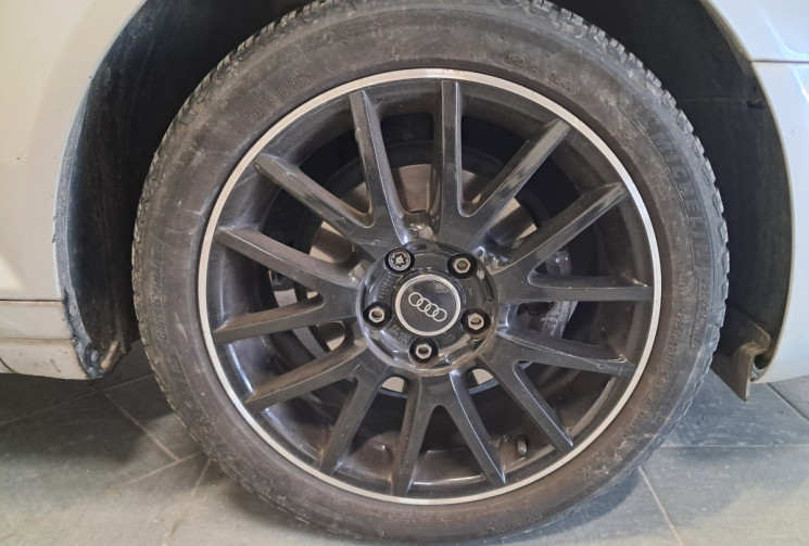 Audi A3  II 8P 1.6 TDI 105 DPF Start/Stop Attraction 3PORTES CUIR - TBE - SUIVI GGE - GARANTIE  