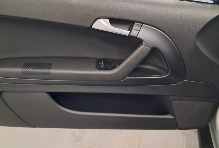 Audi A3  II 8P 1.6 TDI 105 DPF Start/Stop Attraction 3PORTES CUIR - TBE - SUIVI GGE - GARANTIE  