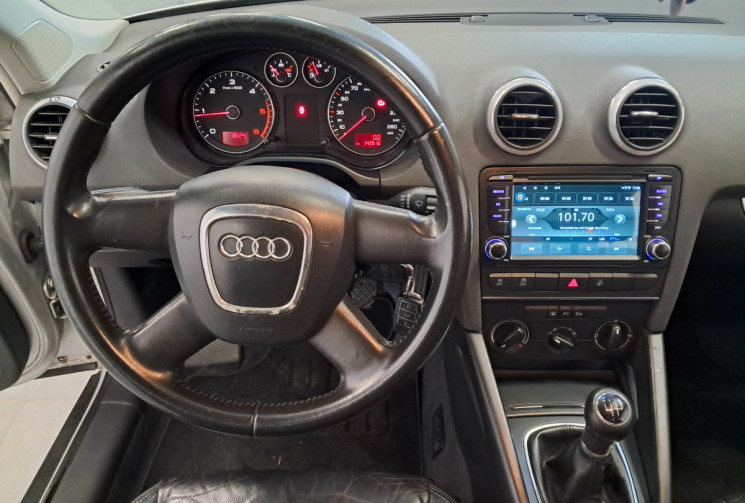 Audi A3  II 8P 1.6 TDI 105 DPF Start/Stop Attraction 3PORTES CUIR - TBE - SUIVI GGE - GARANTIE  