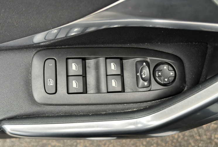 Peugeot 2008 Crossway 1.2 THP 110 ch EAT6 / Toit Panoramique / Camera / Carplay / Entretien complet