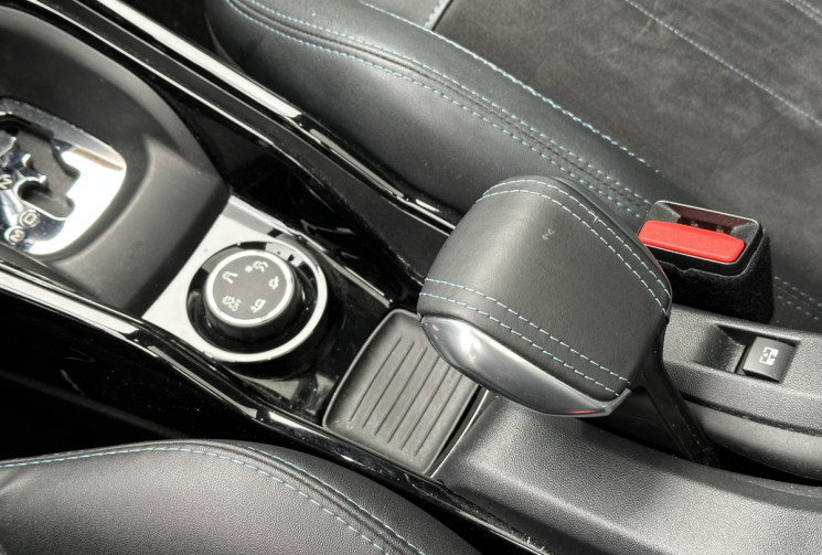 Peugeot 2008 Crossway 1.2 THP 110 ch EAT6 / Toit Panoramique / Camera / Carplay / Entretien complet