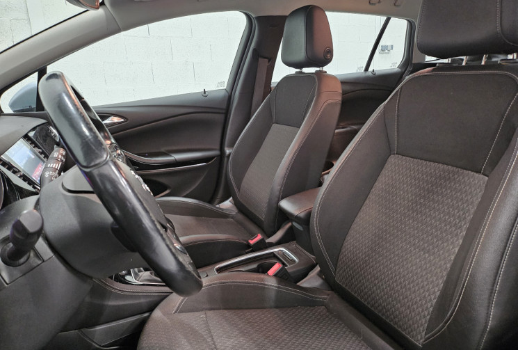 Opel Astra sport tourer 1.4 turbo 125 cv innovation / attelage / carplay / moteur à chaine