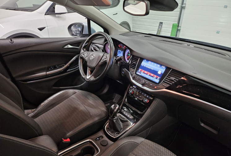 Opel Astra sport tourer 1.4 turbo 125 cv innovation / attelage / carplay / moteur à chaine