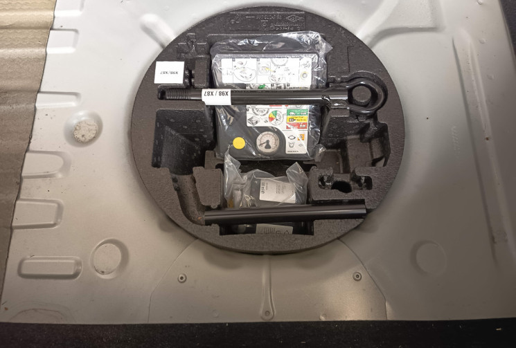 Renault Clio IV AUTHENTIQUE  1.5 DCI 75 ECO 2 SUIVI ENTRETIEN COMPLET A JOUR SUIVI CONNU GARANTI 6M 