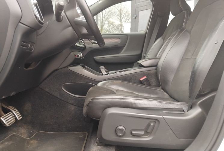 Volvo XC40 D4 AWD 190ch R-Design Geartronic 8 - HK -Caméra 360 -Toit Ouvrant